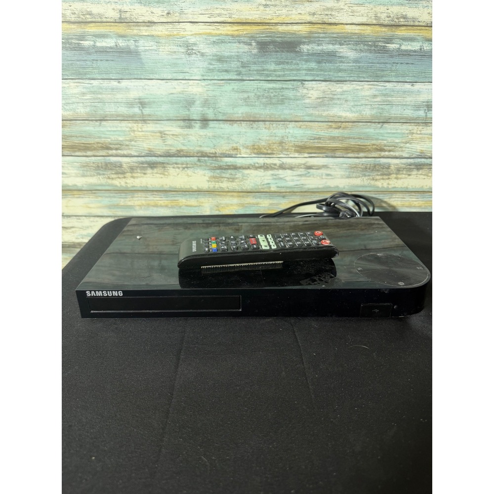 Samsung Blu-ray Player BD-F5900 Black Good 3D Wi-Fi Smart Hub Remote Included